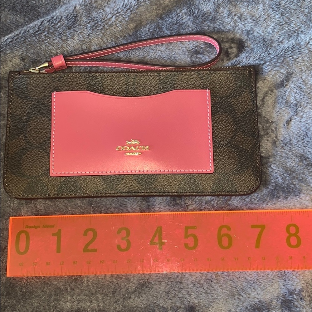 Coach wristlet, 💜PRICE DROP, GREAT DEALS💜